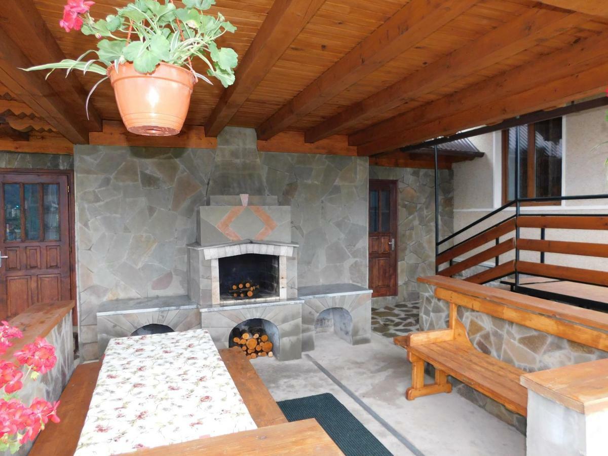 Glanz Cottage Yaremche Exterior photo