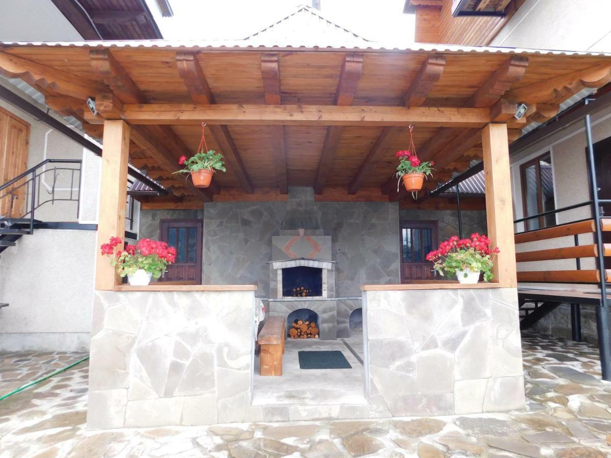 Glanz Cottage Yaremche Exterior photo